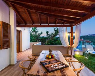 Upscale Villa in Achlades Crete With Private Pool - Achlades - Balcón