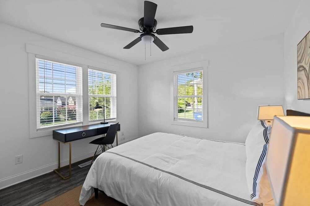 Oakwood Cottage - Put Green, Fire Pit, Mins to DT - ראליי - חדר שינה