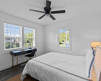 Oakwood Cottage - Put Green, Fire Pit, Mins to DT - Raleigh - Bedroom