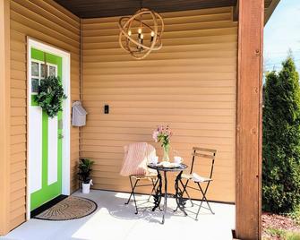 Charming Cottage near Niagara Falls and Buffalo - Tonawanda - Patio