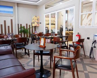 Hotel With Ok - Jakarta - Restaurant