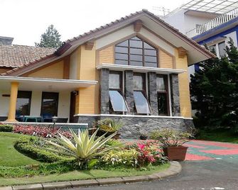 Villa Kota Bunga Lavender - Pacet - Edificio