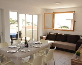 Villa Korculaholidays - Zavalatica - Menjador