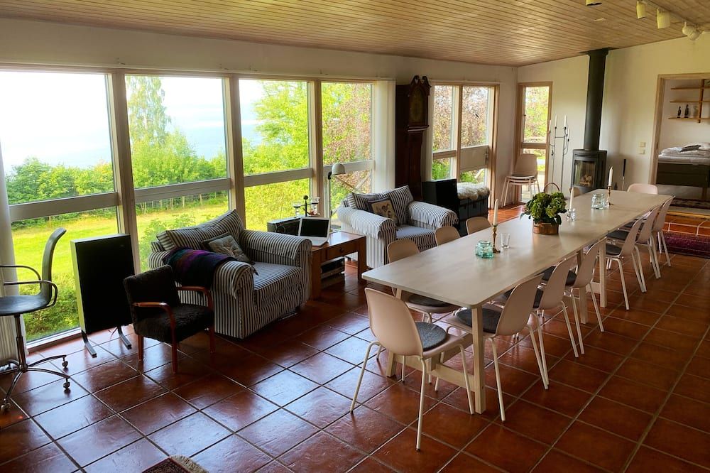 Idyllic at Vätterns beach - Ödeshög - Dining room
