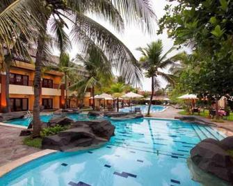 The Arnawa Hotel - Pangandaran - Zwembad