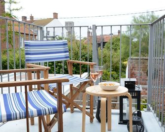Driftwood, Southwold, Pet Friendly, With A Garden In Southwold - Southwold - Balcony