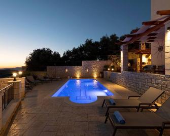 Ageri Traditional Villa - Argyroupoli - Pool
