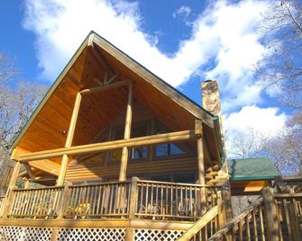 Secluded Oasis w/Hot Tub + Mtn Views + Game Room + Fire Pit - Sylva - Building