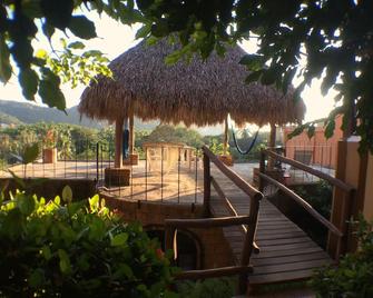 Spacious room 2 blocks from Playa La Ropa Zihuatanejo - Zihuatanejo - Vista del exterior