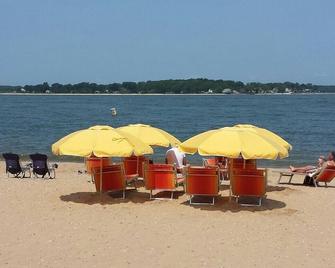 Very Large, Comfortable, Victorian 4 Bedroom House + Beach Club - Shelter Island Heights - Beach