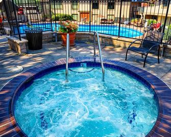 Luxury Pool View Spa Suite-Massage Chair-Steam Sauna-Welcome Champagne ! - Westlake Village - Piscina