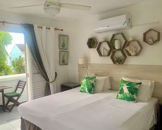 Swim, Sleep and Exhale. Good for 1, perfect for 2 - 24hr security, Free Wifi - Orange Bay - Bedroom