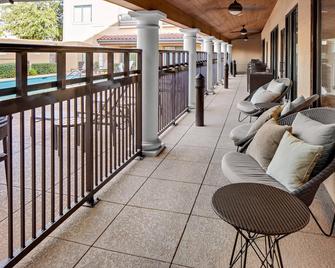 Courtyard by Marriott Houston Rice University - Houston - Balkon