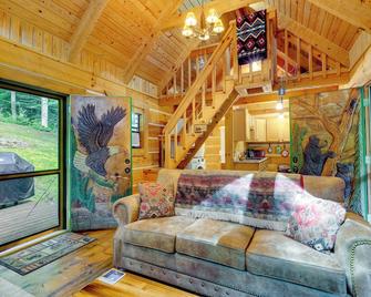 Cozy Log Cabin on 11 Acres 3 Mi to Cherokee Lake! - Bean Station - Living room