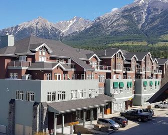 Sunset Mountain Inn - Canmore - Edificio