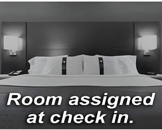 Holiday Inn Express & Suites Magnolia-Lake Columbia - Magnolia - Спальня