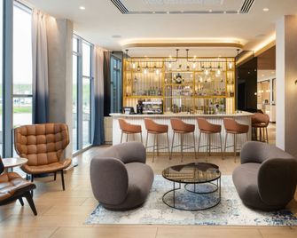 Courtyard by Marriott Paris Charles de Gaulle Central Airport - Roissy-en-France - Lounge