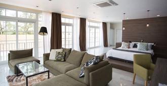 White Boutique Hotel & Residences - Sihanoukville - Camera da letto
