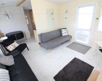 Reighton Sands 2 - Filey - Living room
