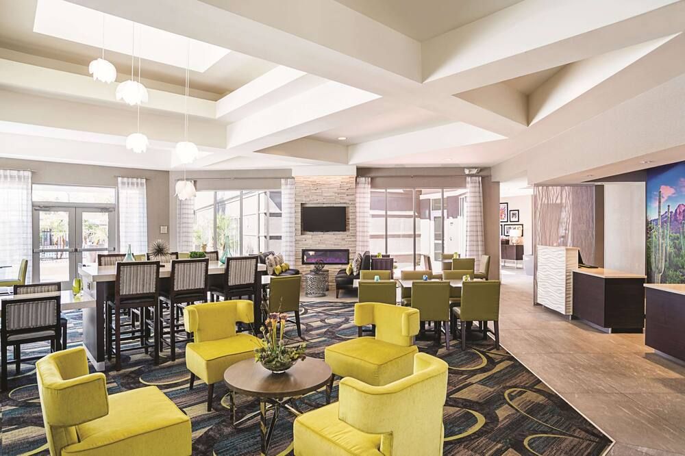 La Quinta Inn & Suites by Wyndham Phoenix Chandler thumbnail 3