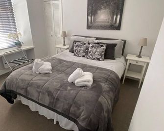 High Street House Sleeps 4 with Parking - Biggar
