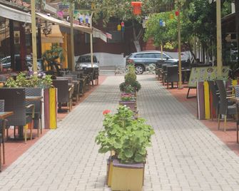 Kleopatra Bavyera Hotel. - Alanya - Patio