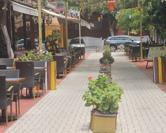 Kleopatra Bavyera Hotel. - אלניה - פטיו