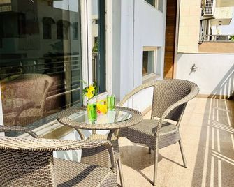 Olive Service Apartments - Medanta Medicity - Gurugram - Balcon