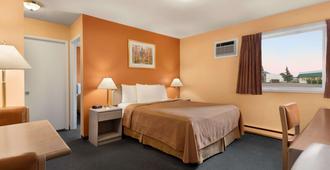 Travelodge by Wyndham Quesnel - Quesnel - Bedroom