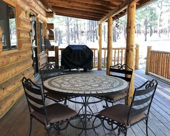 This beautiful secluded cabin definitely lives up to it's name! - Greer - Patio
