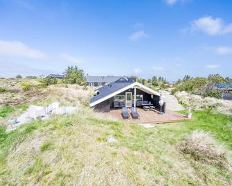 6 Person Holiday Home on a Holiday Park in Henne - Henne Strand - Edificio
