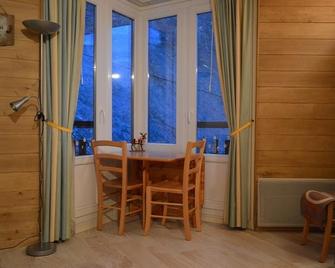 Pleasant Studio 23 m2 - sleeps 4 - Ruches area - Morzine - Dining room