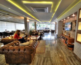 Golden Deluxe Hotel - Adana - Oleskelutila