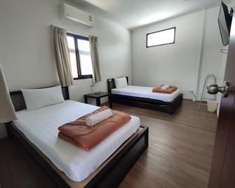 Thyme Xeriscape Hostel - Kanchanaburi - Bedroom
