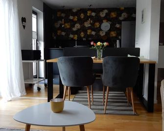 70sqm apartment with a large terrace, swimming areas and plenty of nature to relax - Modautal - Dining room