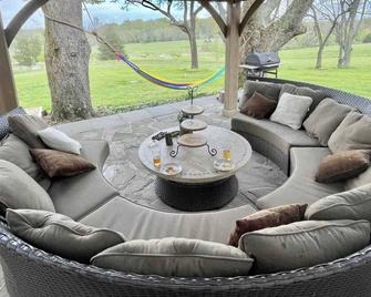 Silo Valley Farm, 50 acres, Fishing, Boating & Golf Cart - Warrenton