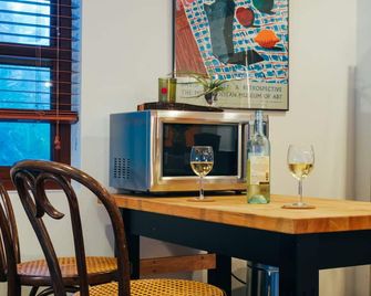 Ah We Wa Premier Cottage in the Grove - Miami