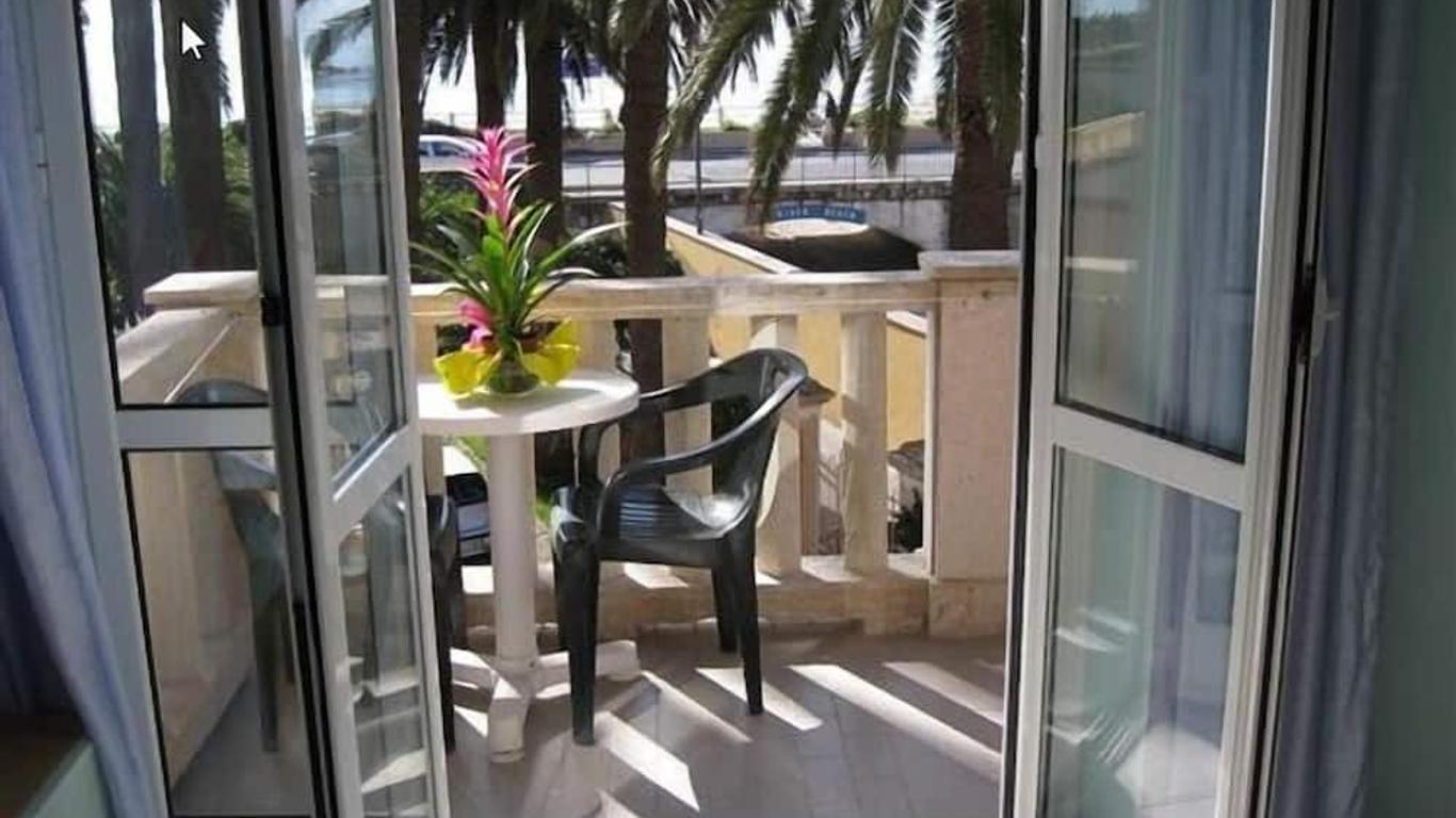 هوتل كورالو