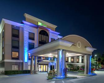 Holiday Inn Express & Suites Bartow - Bartow - Building
