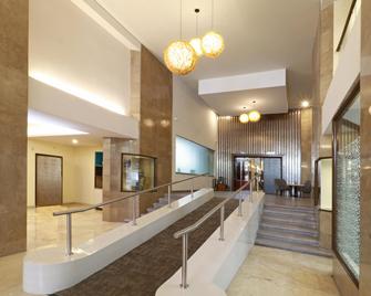 Holiday Inn Hotel & Suites Guadalajara-Centro Historico - Guadalajara - Lobby