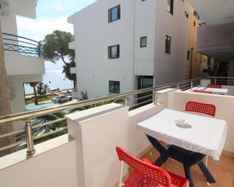 Elena Hotel - Saranda - Balkong