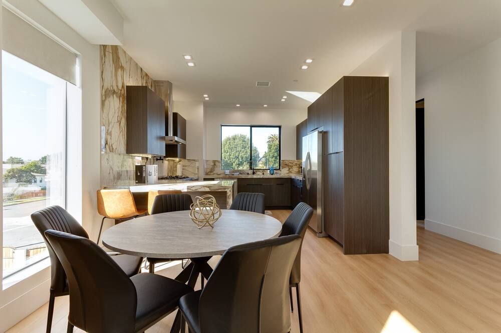Brand New Modern 4 Bedroom House Pickfai - Los Angeles - Ruokailuhuone