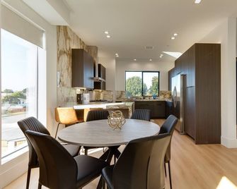 Brand New Modern 4 Bedroom House Pickfai - Los Angeles - Ruokailuhuone