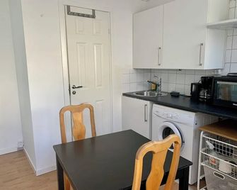 Cozy Small Apartment Just Outside Stockh - Stoccolma - Cucina