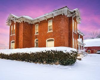 KS Divine's Farmhouse Lookout Near Niagara Falls ! - Pelham - Edificio