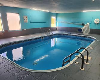 Super 8 by Wyndham Galesburg - Galesburg - Zwembad