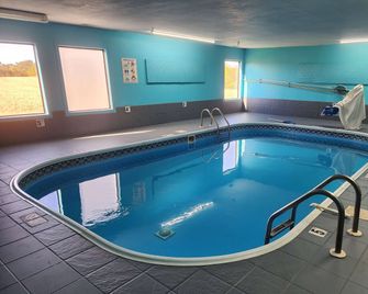 Super 8 by Wyndham Galesburg - Galesburg - Pool