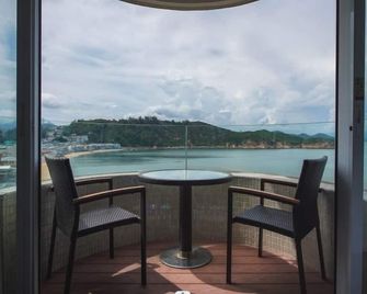Warwick Hotel Cheung Chau - Hong Kong - Balcony