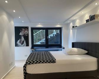 Schillerhöhe Luxury-Hideout - Traumblick mit viel Platz und Privatsphäre - Gerlingen - Bedroom
