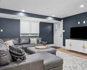 New Mountain Retreat with Hot Tub & Putting Green - Heber City - Obývací pokoj